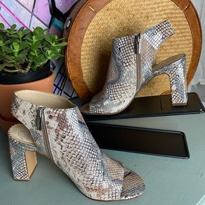 NEW VINCE CAMUTO Berila Taupe Snakeskin Peep Toe